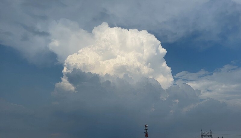 成長途中の積乱雲